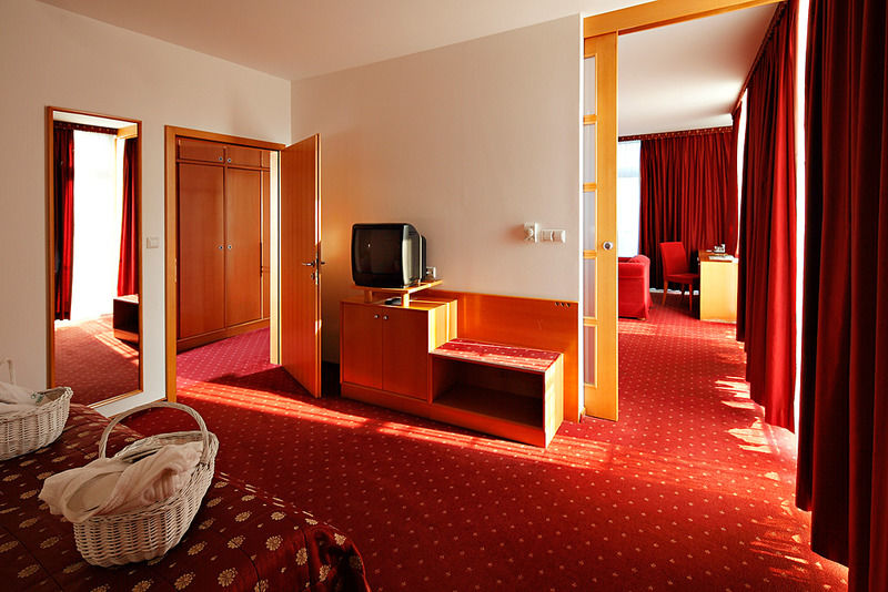 Hotel Izvir - Sava Hotels & Resorts Radenci Buitenkant foto