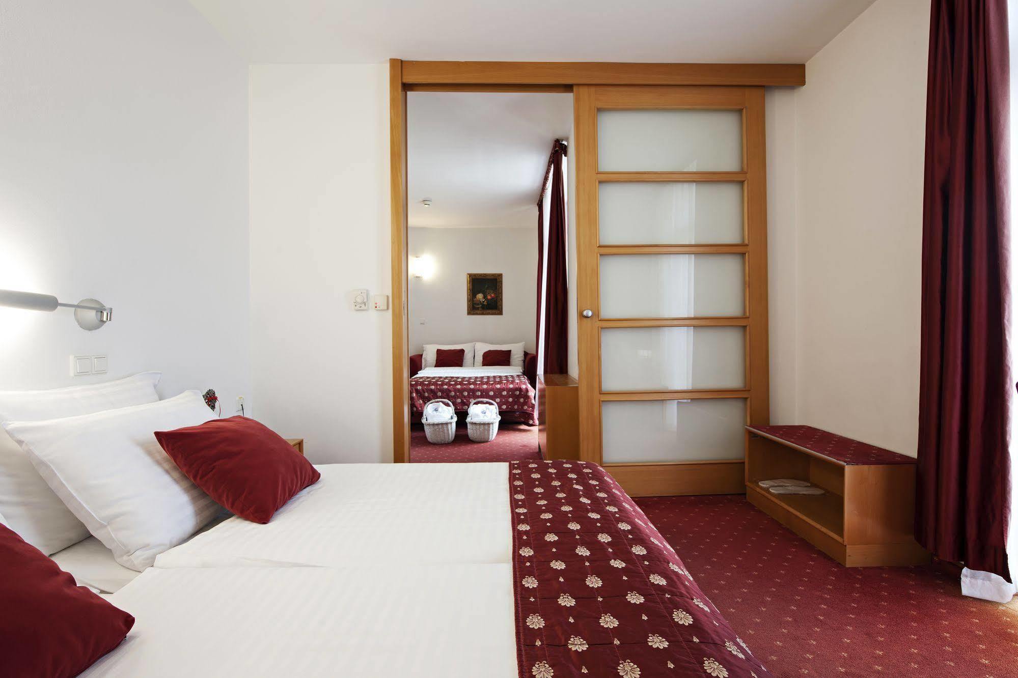 Hotel Izvir - Sava Hotels & Resorts Radenci Buitenkant foto