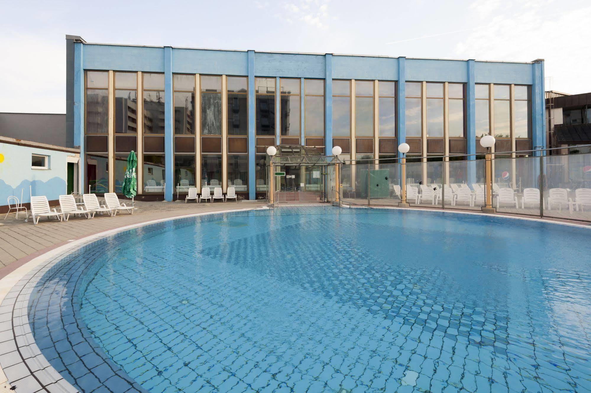 Hotel Izvir - Sava Hotels & Resorts Radenci Buitenkant foto